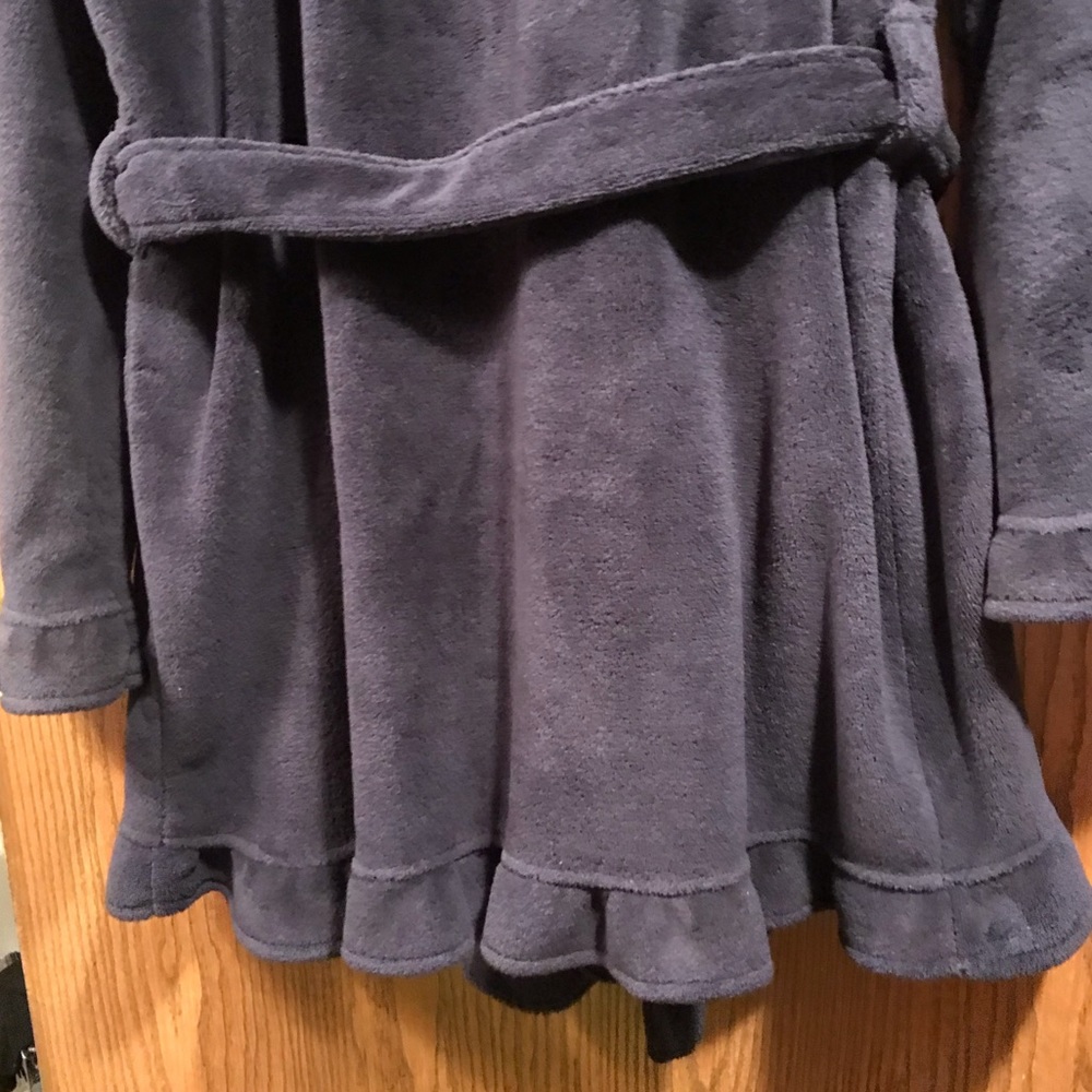 Woman’s Fluffy Robe - Picture 6 of 6